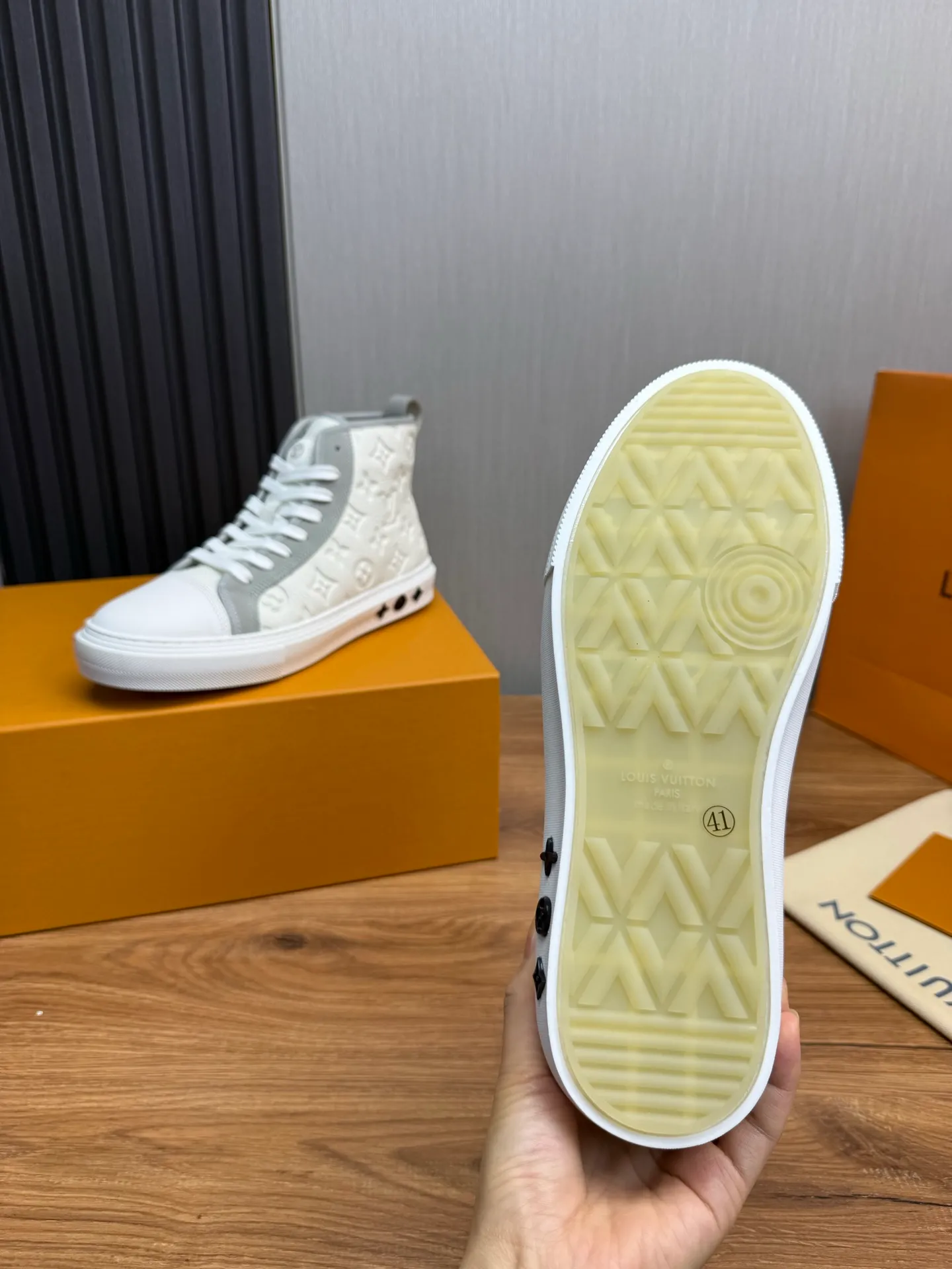 Men's shoes 💰840💰 LOUIS VUITTON [Luden Yiwei] The new trendy Lv is on the market 🎁, casual and fashionable men's shoes 👟 1:1 shipment ⬆️The upper is made of imported cowhide + cowhide mesh lining, the original wear-resistant rubber outsole, the version is simple and elegant, exclusive for trendy men. 38-45 (38.45 is non-refundable if made to order)